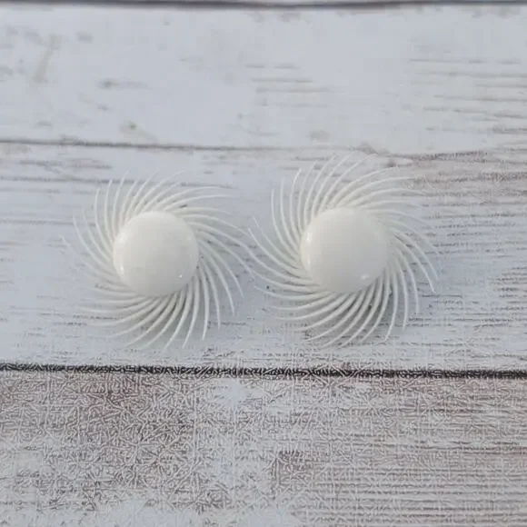 Vintage Clip On Earrings Off White Unusual Retro 1950's Large Statement - Picture 2 of 6